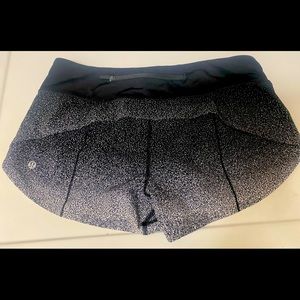 Lululemon speed up shorts, Size 6
